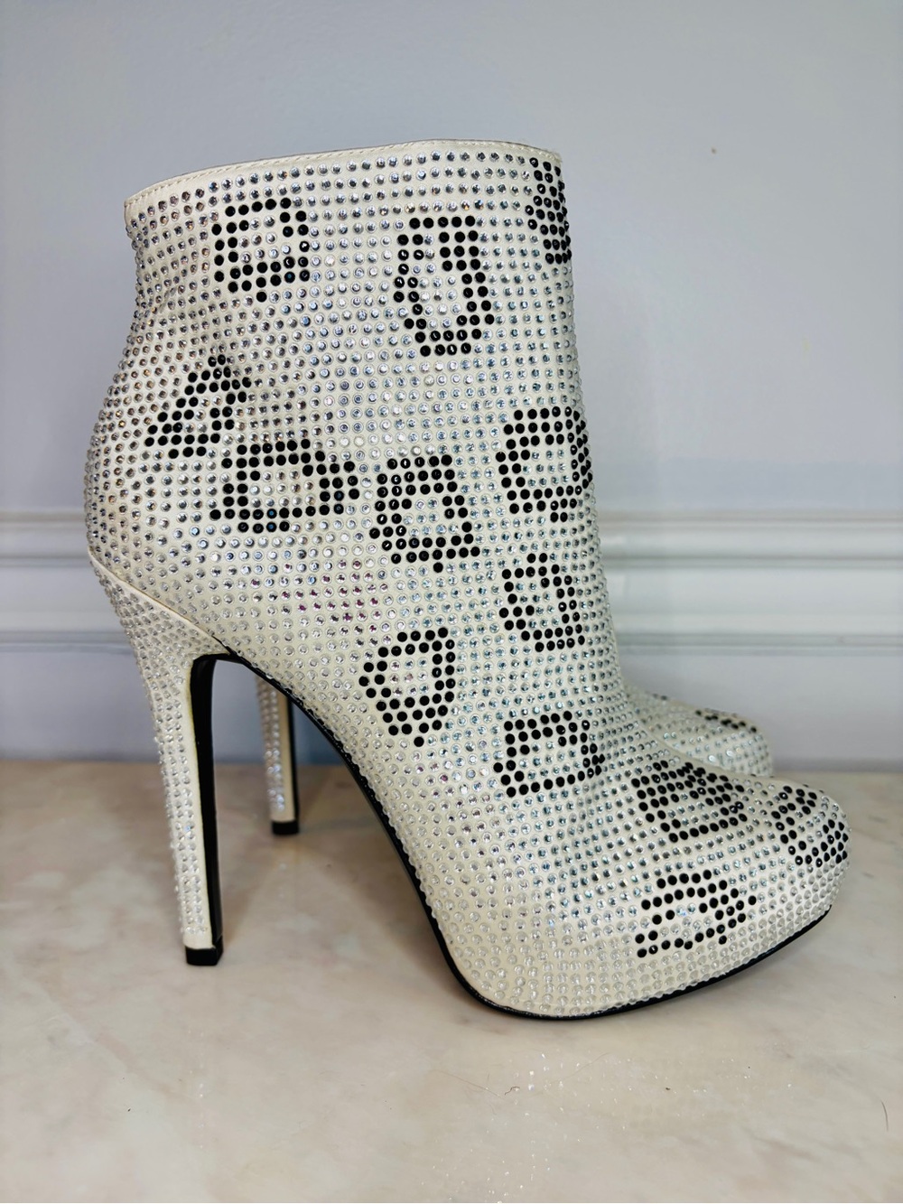 ~REPORT~ RHINESTONE LEOPARD PLATFORM HEEL BOOTIES 8.5